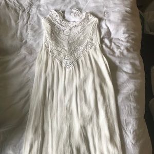 Lulu’s White Lace Dress